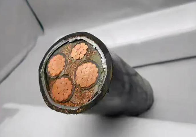 光伏电缆：高效传输光能的关键纽带，助力绿色能源发展